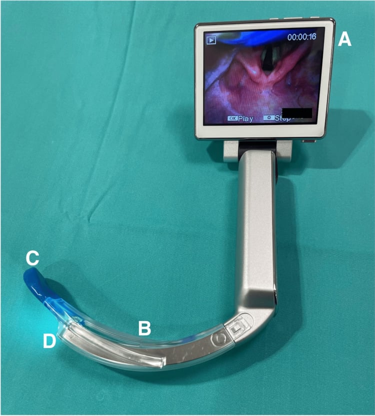 Videolaryngoscope with monitor and disposable blade
