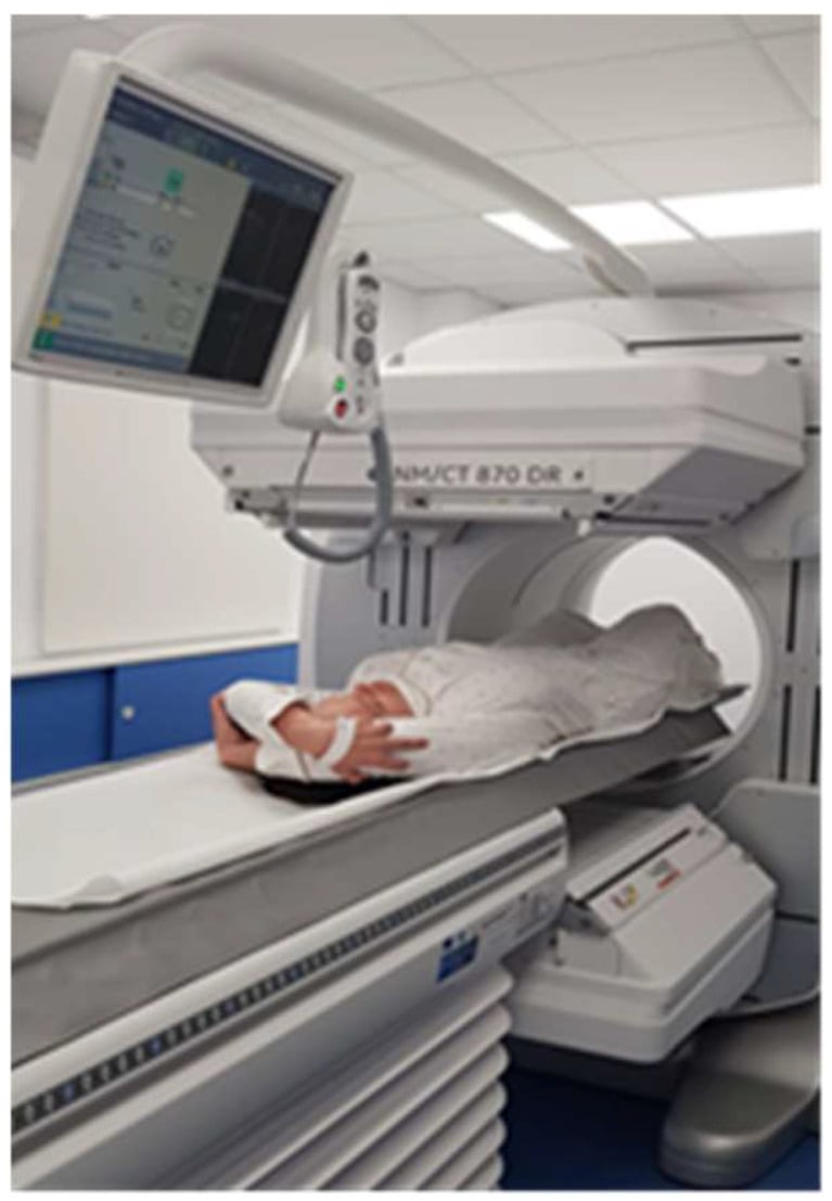 Mechanism of hybrid SPECT-CT imaging using dual gamma-detector heads and an integrated CT gantry